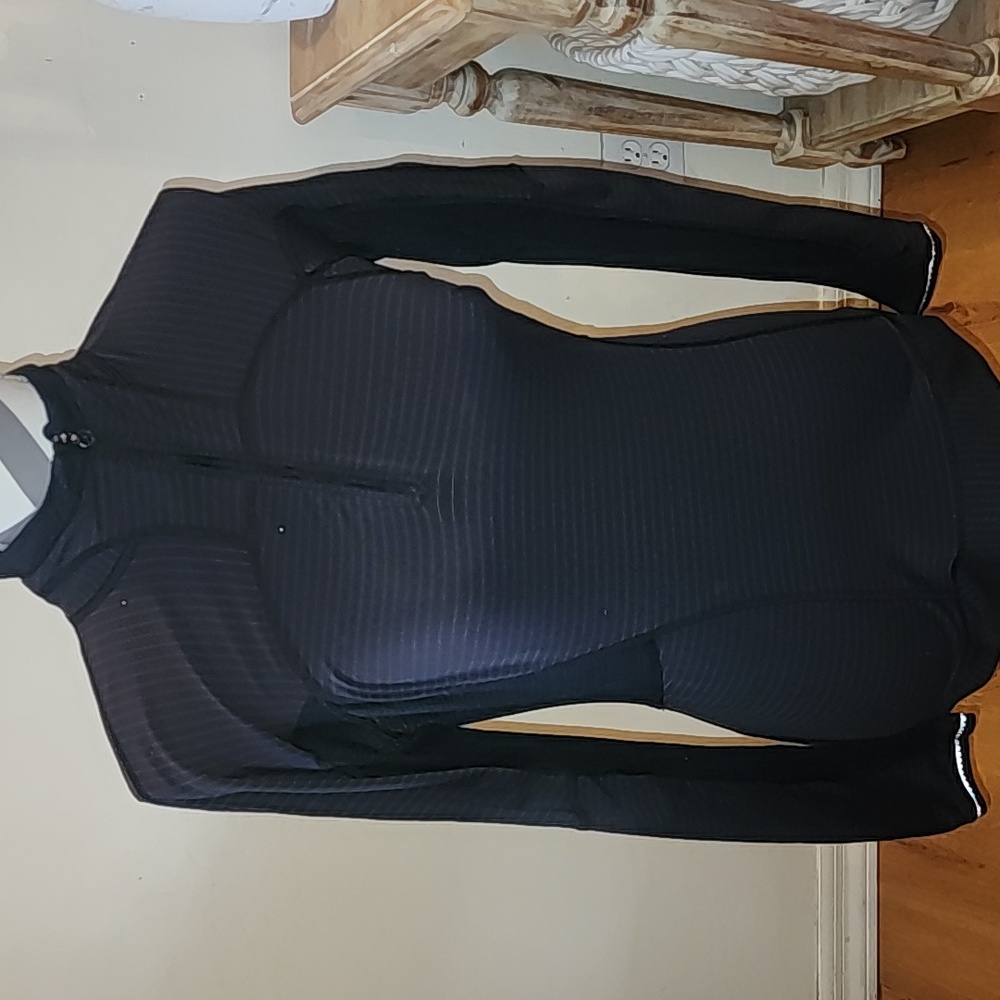 Lululemon Athletica Half Zipper Work Out Long Sleeve Blavk White Pattern Size 6.